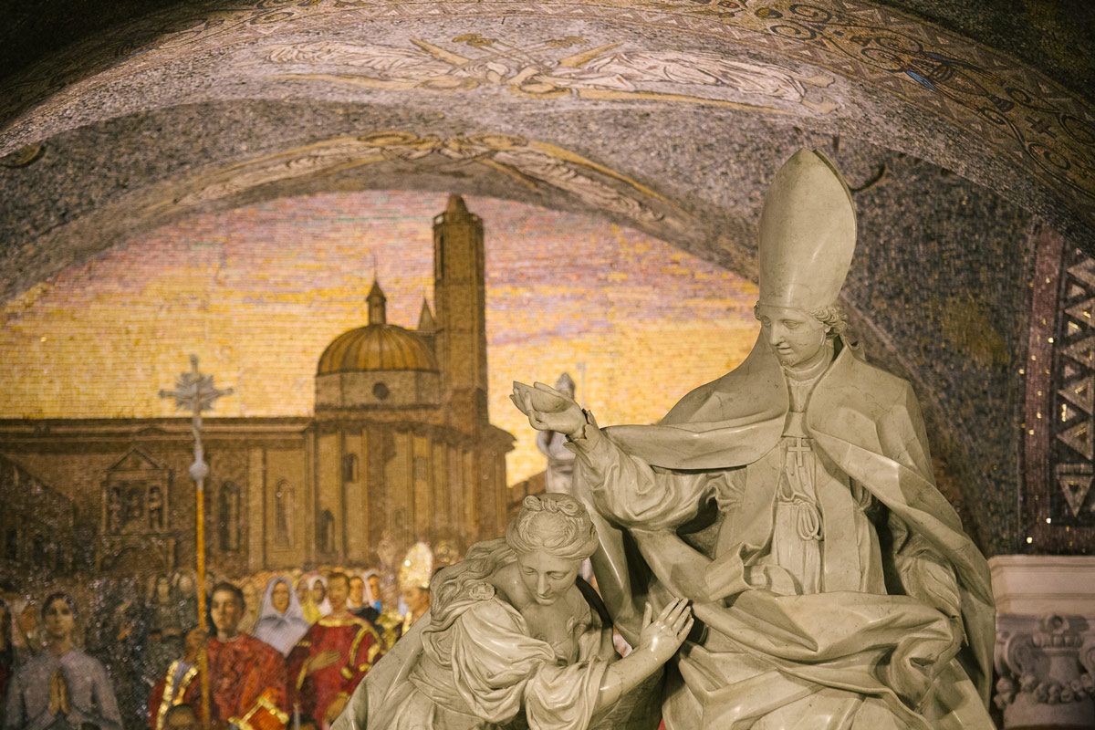 Visit Ascoli la Cripta del Duomo - statua Sant'Emdiio