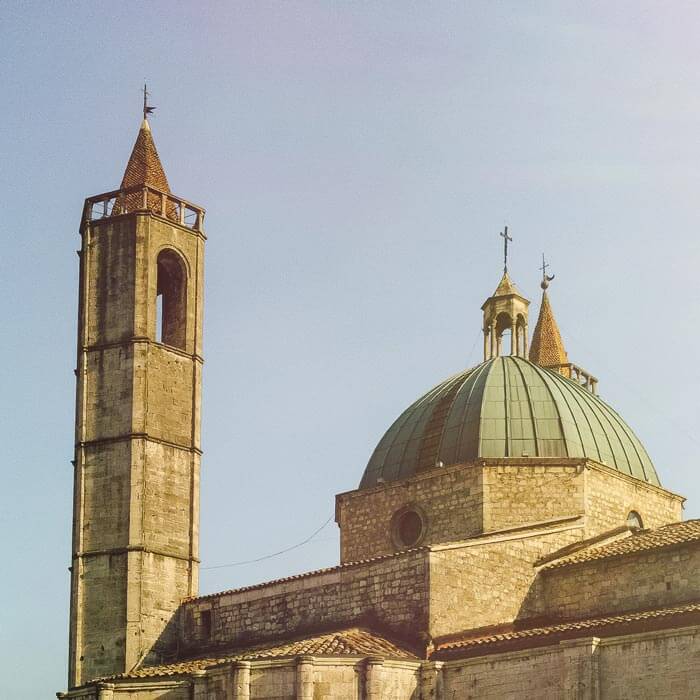 Visit Ascoli cupole e torre della chiesa di San Francesco