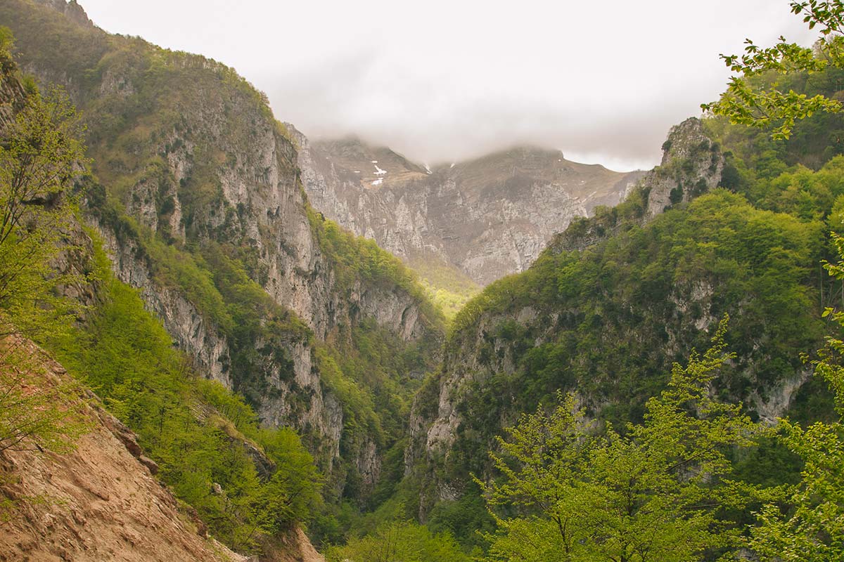 Le Gole. Esperienze di vacanza outdoor: Trekking e Hiking ad Ascoli Piceno.
